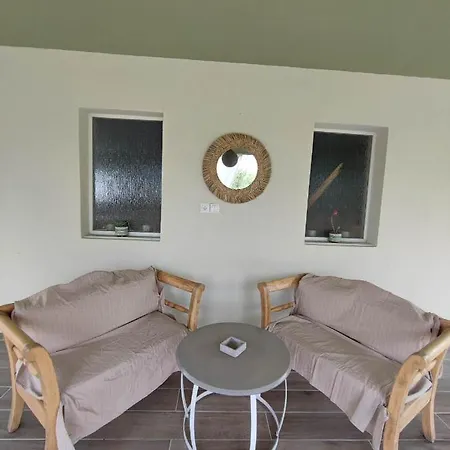 Semesterbostad Elia Small Paradise